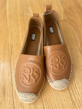 NWOT - DKNY Tan Embossed Leather Espadrille Flats with Natural Jute Toe